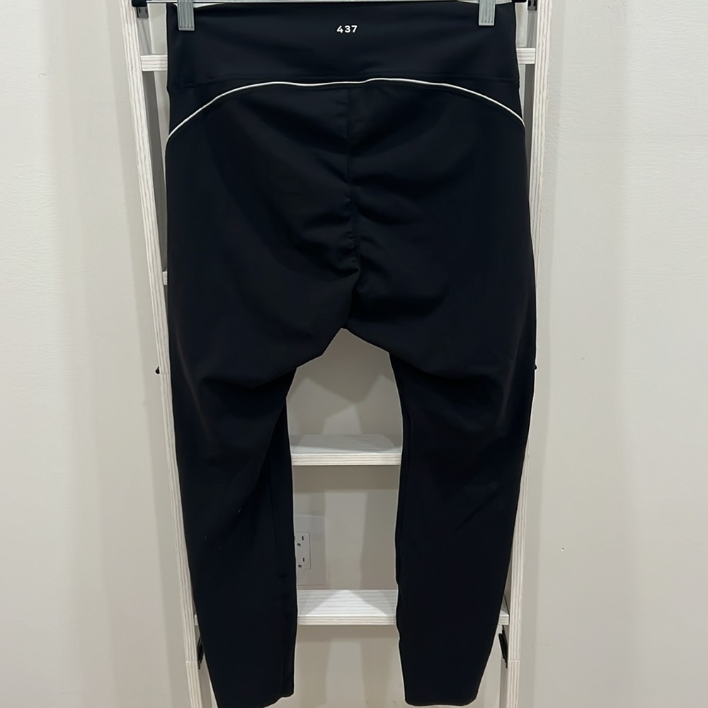 437 The Studio Legging in Black/Creme - Picture 5 of 7